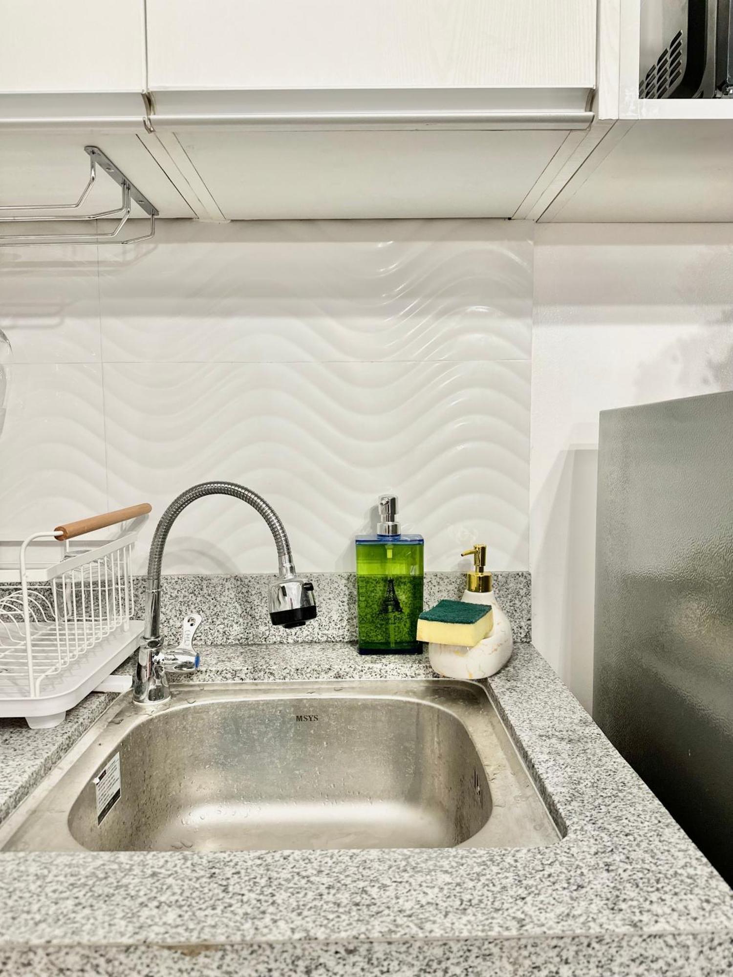 Aesthetic One Bedroom Beside Sm W Pool, Wifi And Netflix Кагаян-де-Оро Экстерьер фото